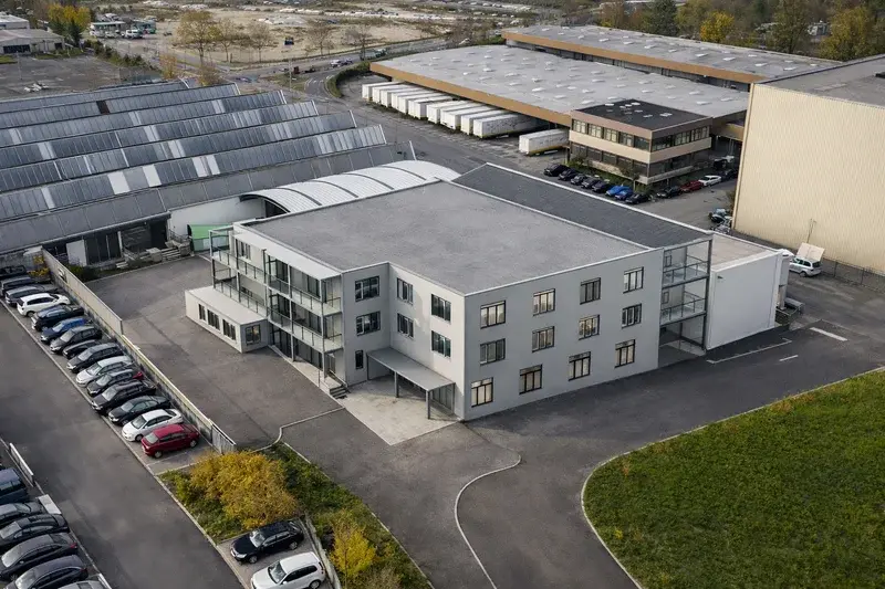 Umbau und Aufstockung Gewerbehaus Oberhasli
